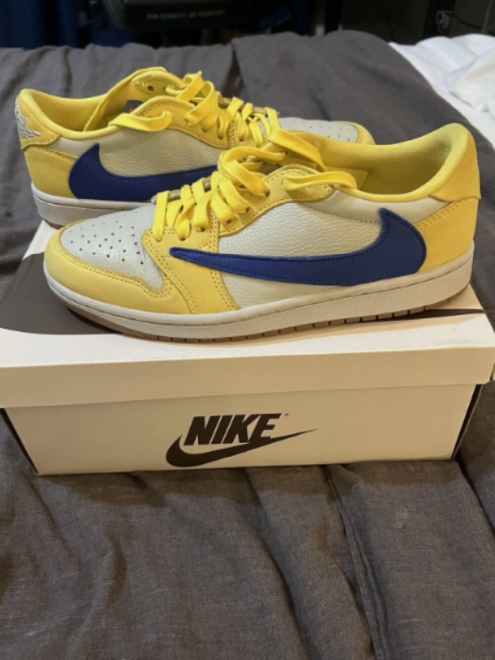 Air Jordan 1 Low  Travis Scott Canary